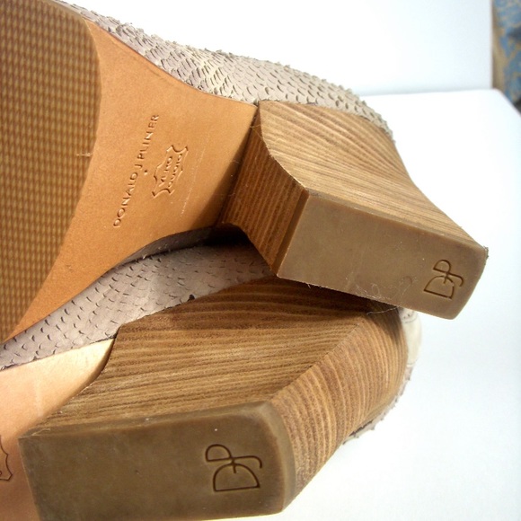 Donald J. Pliner 9.5 Pumice Western Ankle Snake Textured Booties - Picture 9 of 12